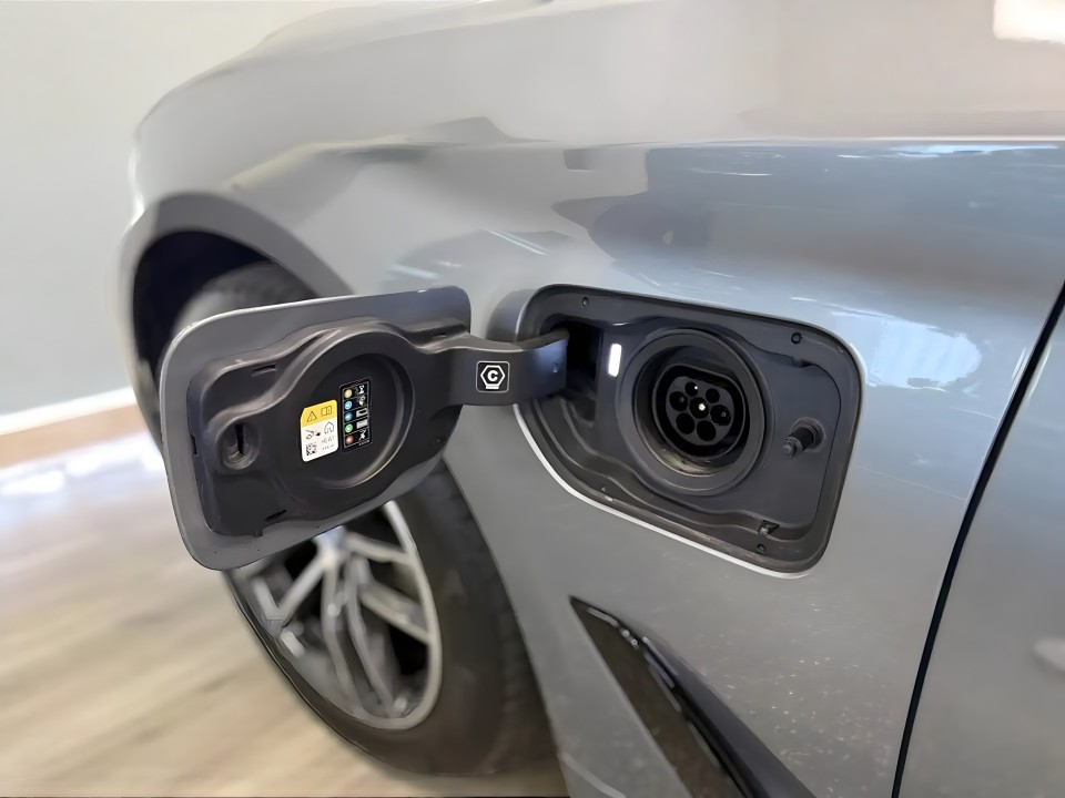 BMW Seria 5 530e xDrive M-Sport - foto 14