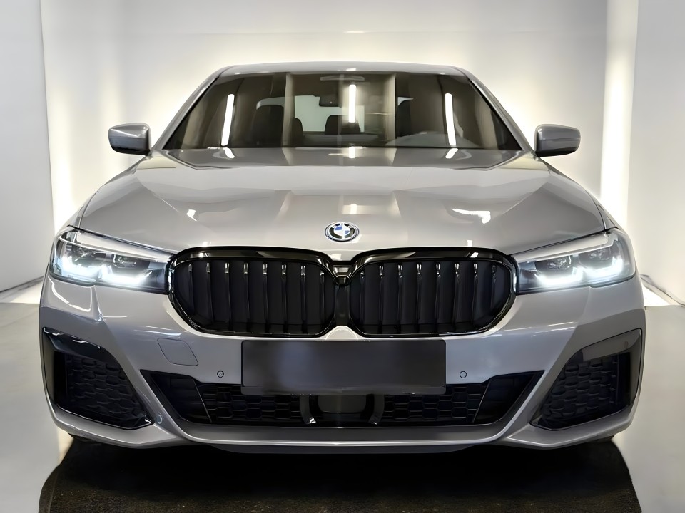 BMW Seria 5 530e xDrive M-Sport - foto 9