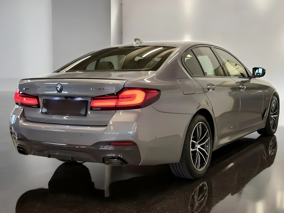 BMW Seria 5 530e xDrive M-Sport (3)