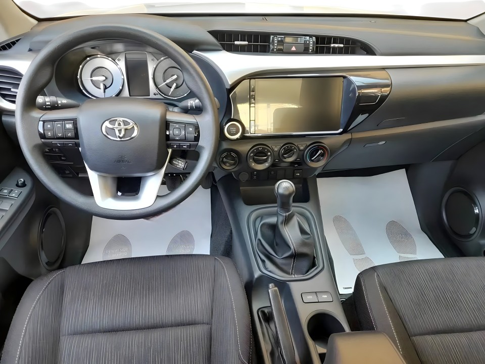 Toyota Hilux 2.8D - foto 6