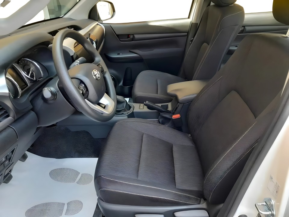 Toyota Hilux 2.8D - foto 9