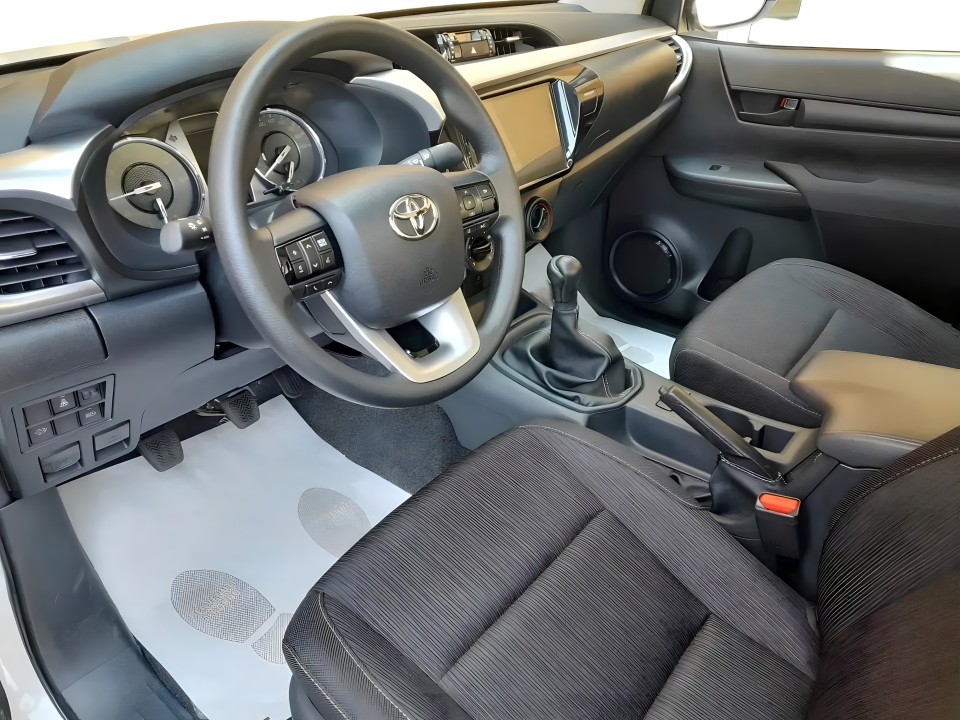 Toyota Hilux 2.8D - foto 7