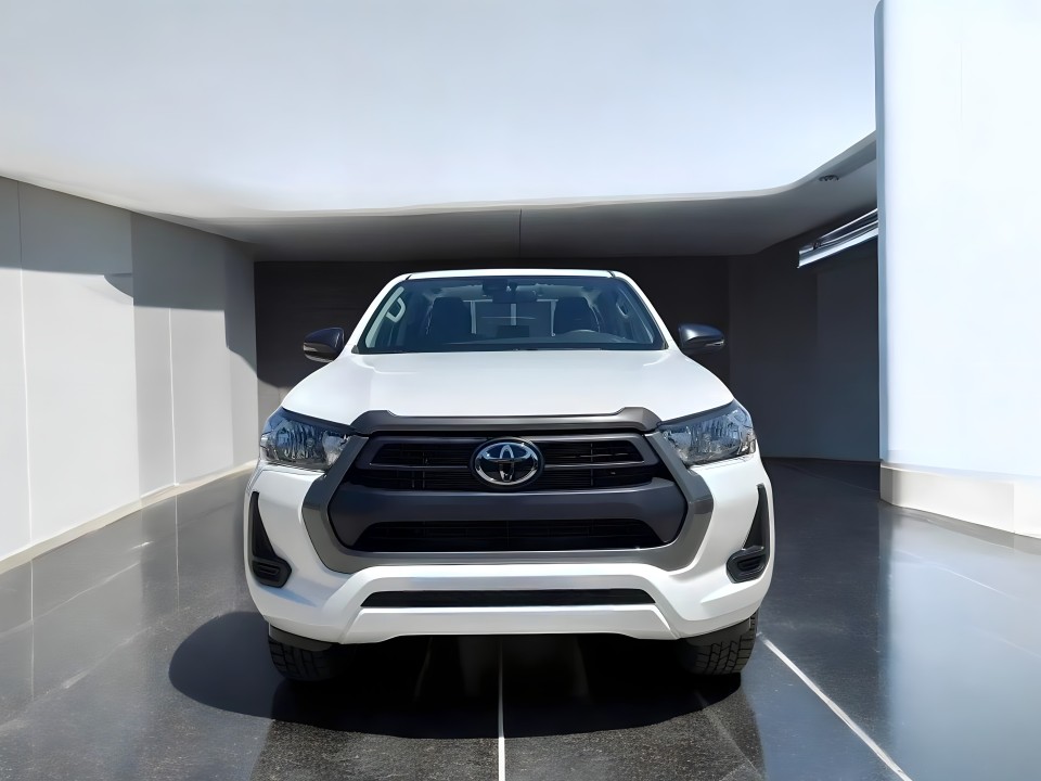 Toyota Hilux 2.8D (2)