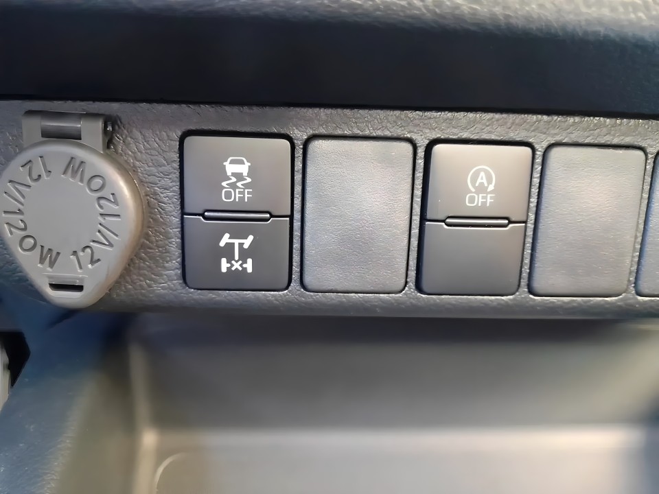 Toyota Hilux 2.8D - foto 14