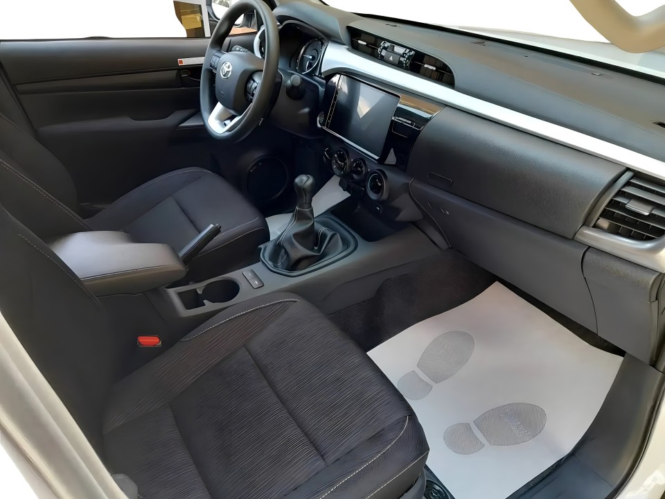 Toyota Hilux 2.8D - foto 8