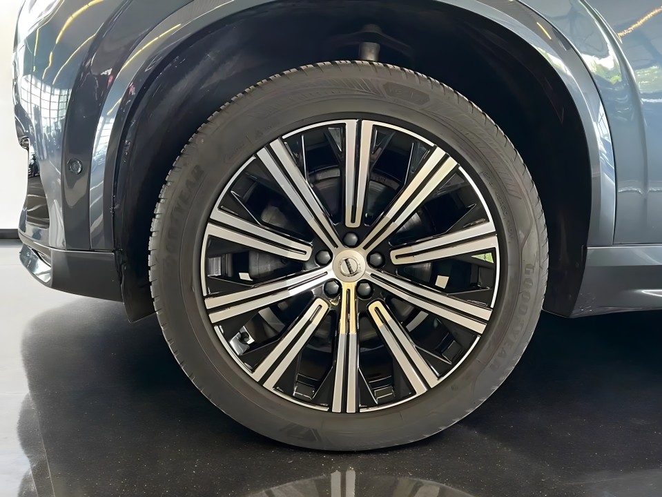 Volvo XC 90 B5 AWD Ultimate Dark - foto 30