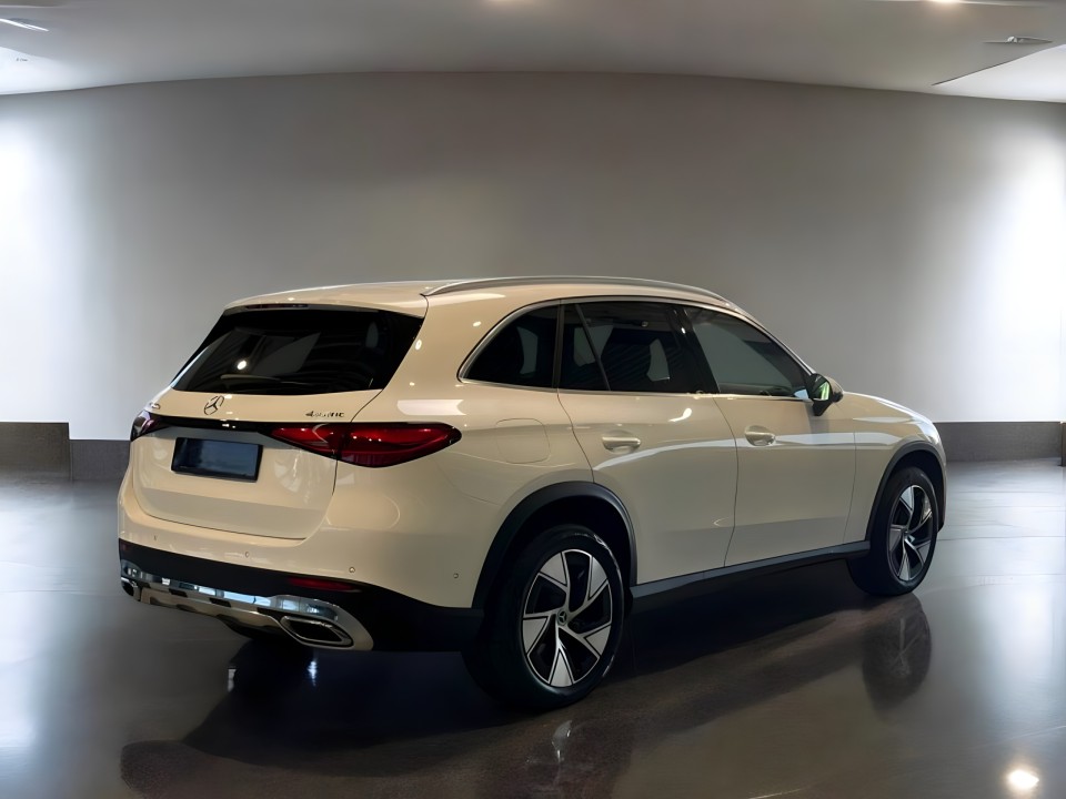 Mercedes-Benz GLC 300e 4MATIC (2)