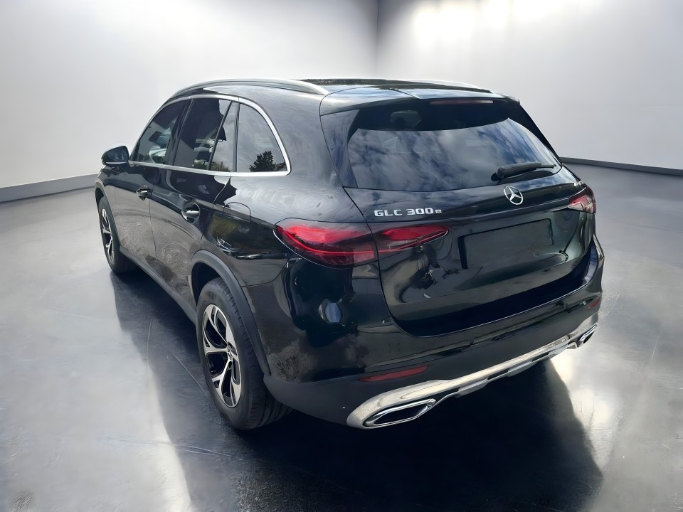 Mercedes-Benz GLC 300e 4MATIC (3)
