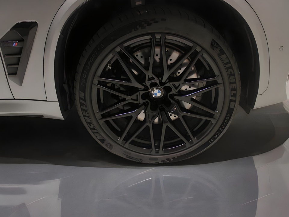 BMW X5 M Competition - foto 18