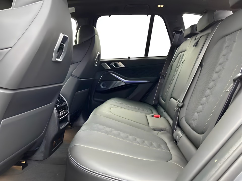 BMW X5 M Competition - foto 11