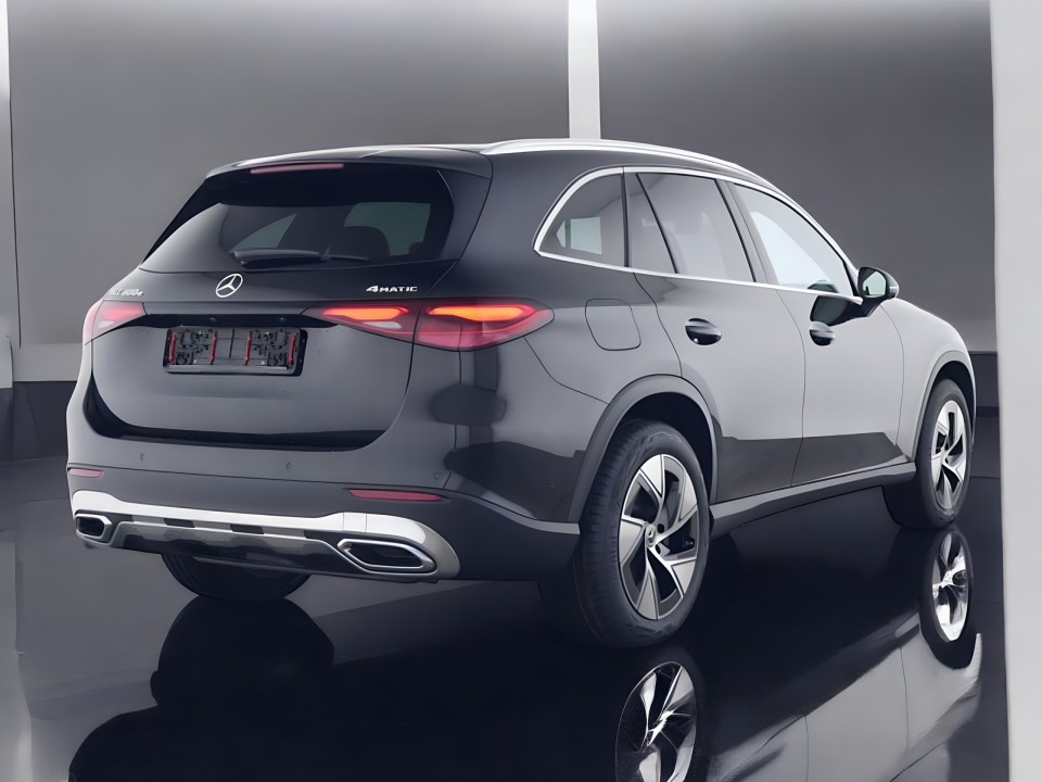 Mercedes-Benz GLC 300e 4MATIC Avantgarde (2)