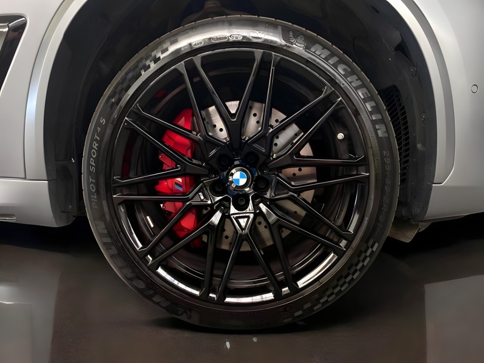BMW X5 M Competition - foto 16