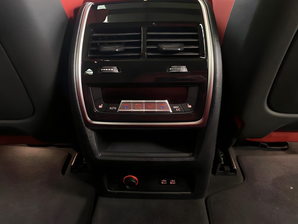 BMW X5 M Competition - foto 11