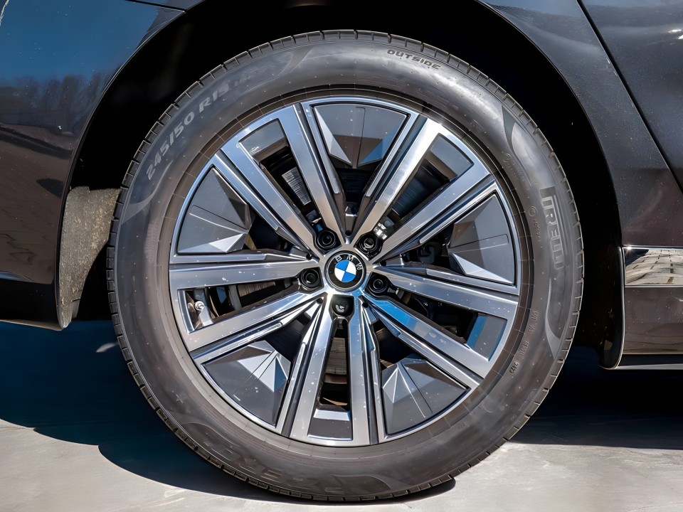 BMW Seria 7 750e xDrive - foto 16