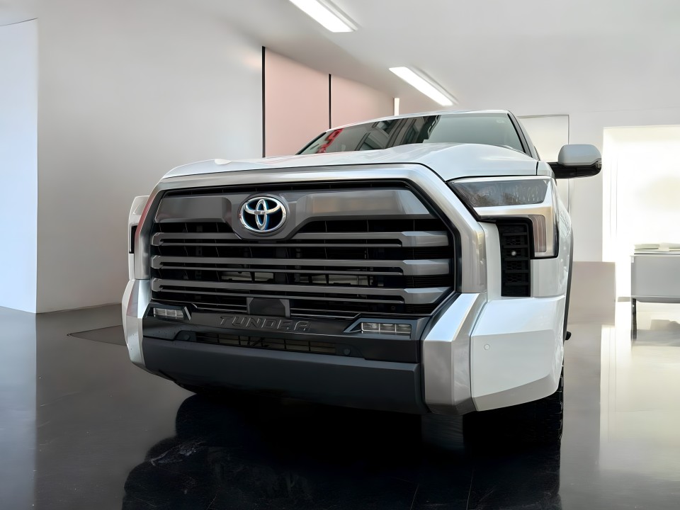 Toyota Tundra Crew Max Limited Hybrid Extra Lange (2)