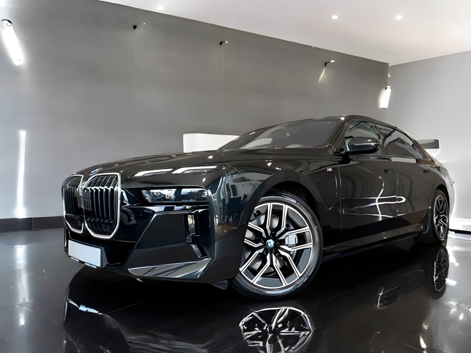 BMW Seria 7 750e xDrive M-Sport (5)