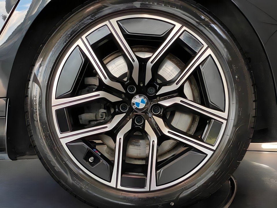 BMW Seria 7 750e xDrive M-Sport - foto 13