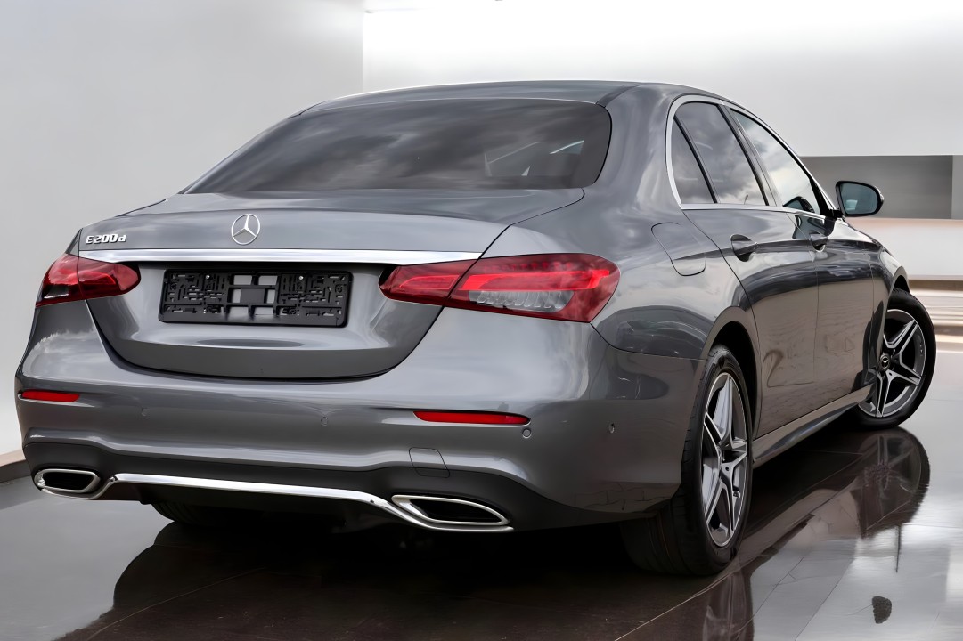 Mercedes-Benz E 200d AMG Line (2)