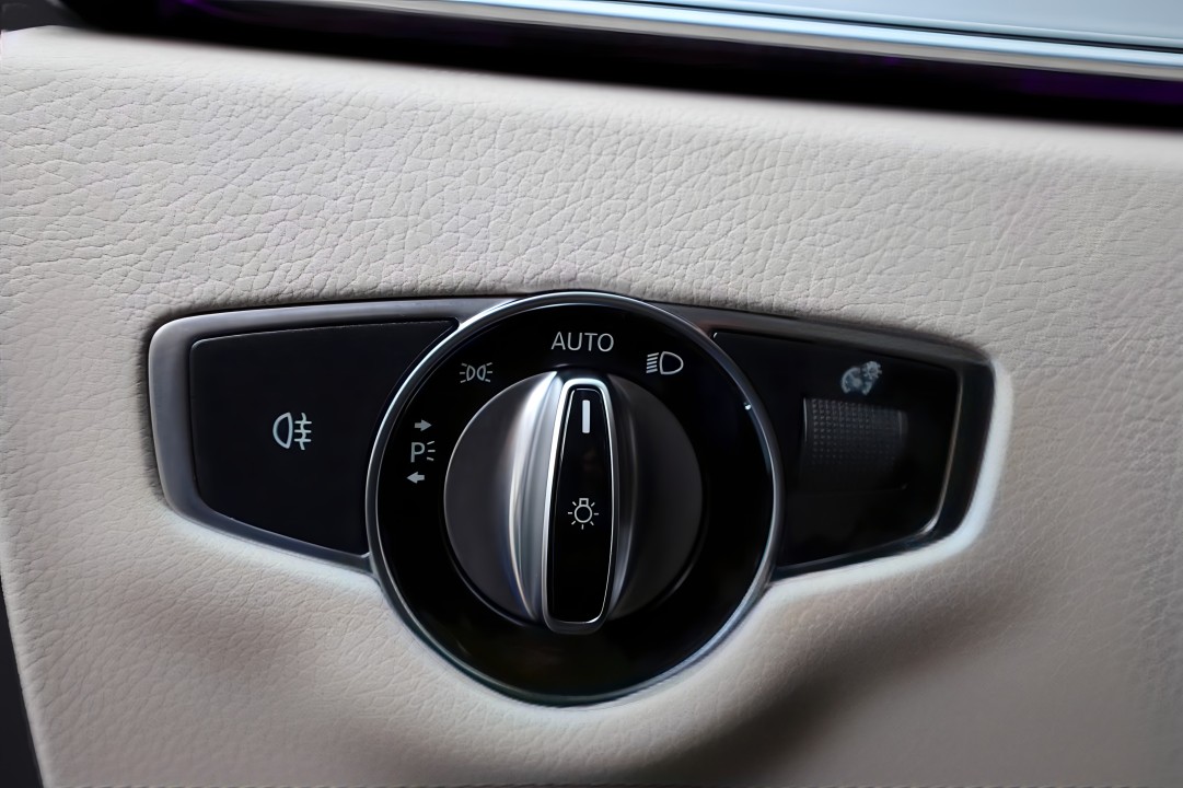 Mercedes-Benz E 200d AMG Line - foto 17