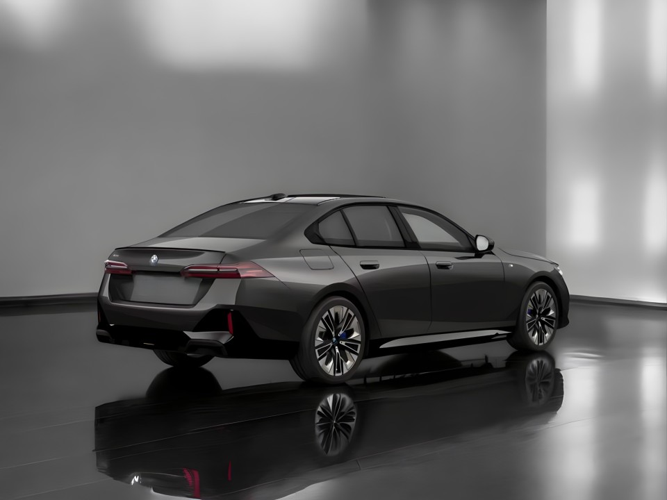 BMW Seria 5 550e xDrive M-Sport (4)