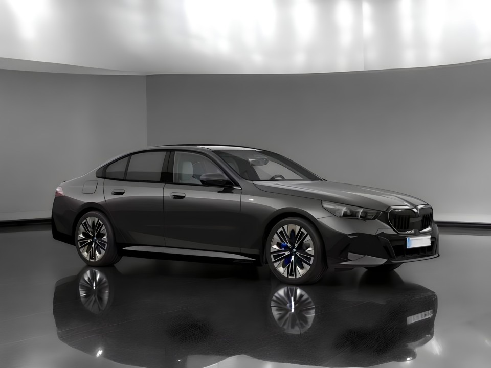 BMW Seria 5 550e xDrive M-Sport (2)