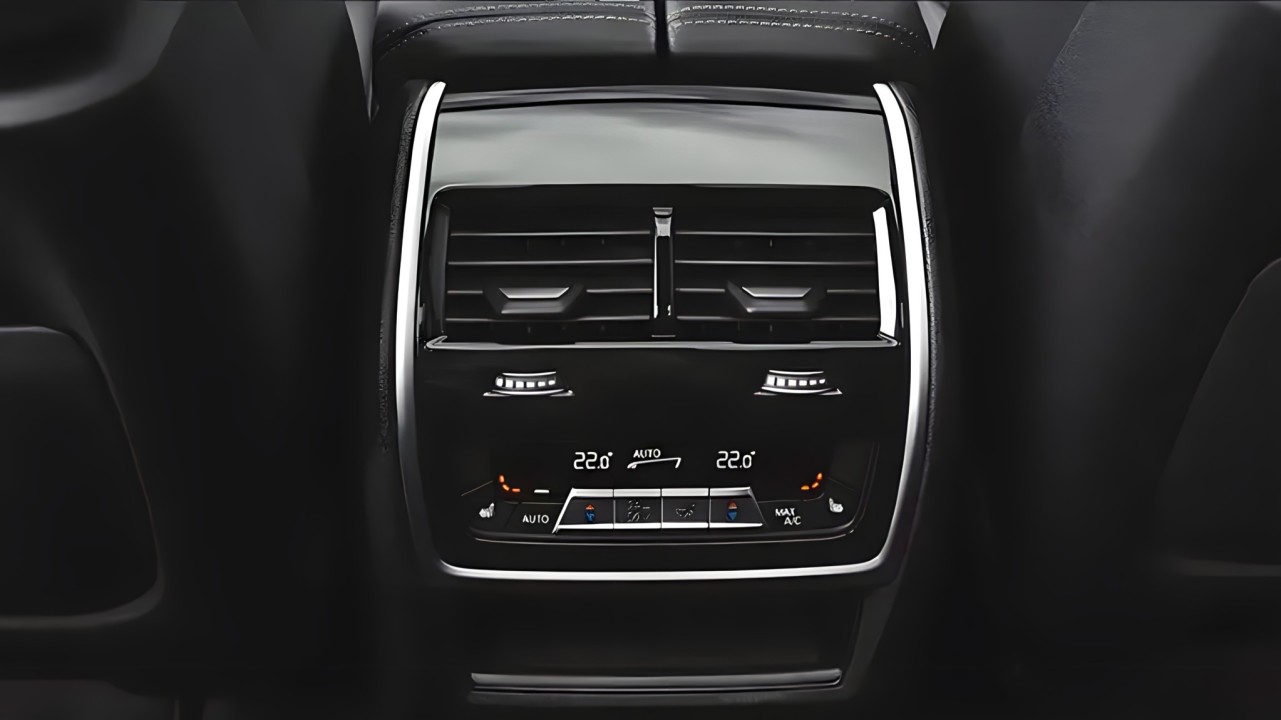 BMW X7 M60i - foto 30