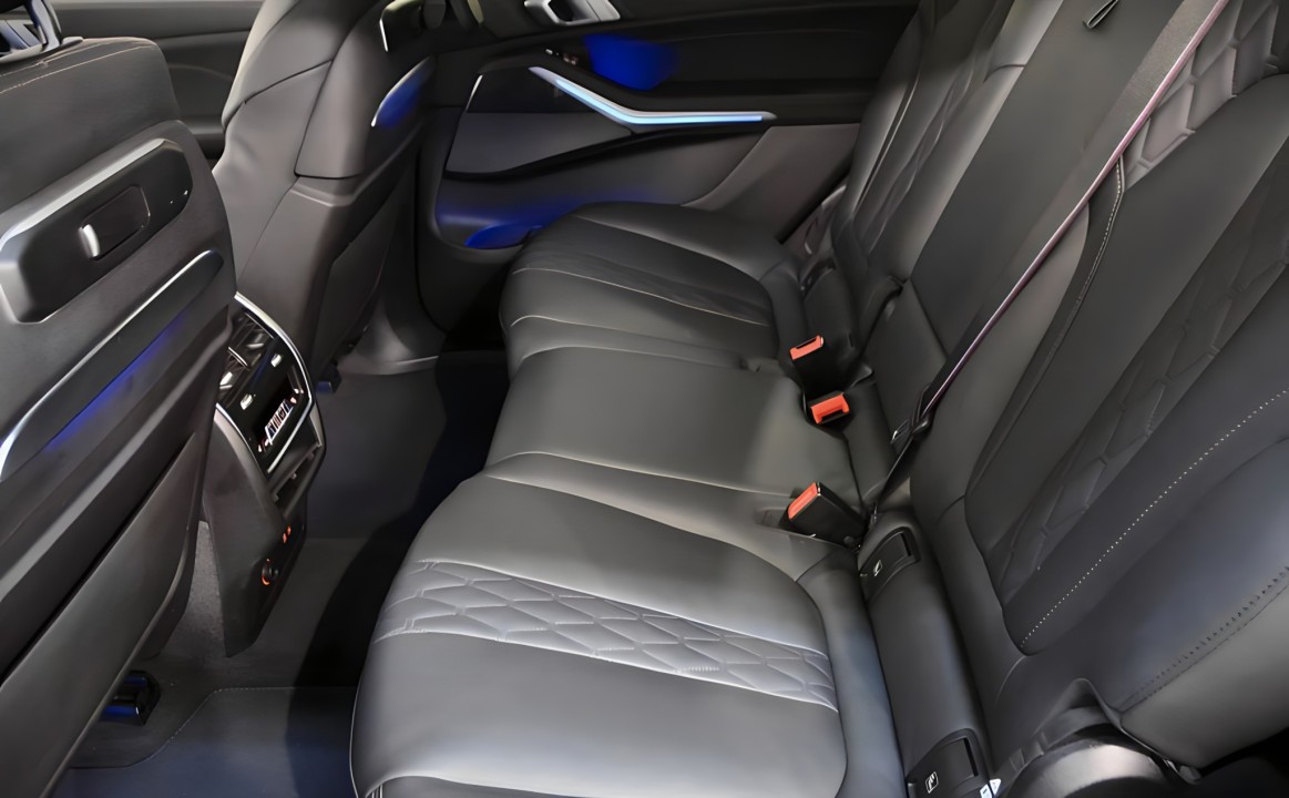 BMW X7 M60i - foto 8