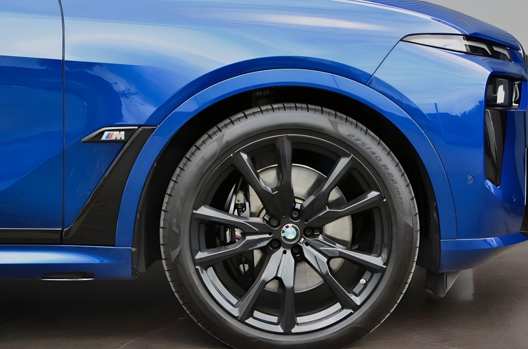 BMW X7 M60i - foto 21