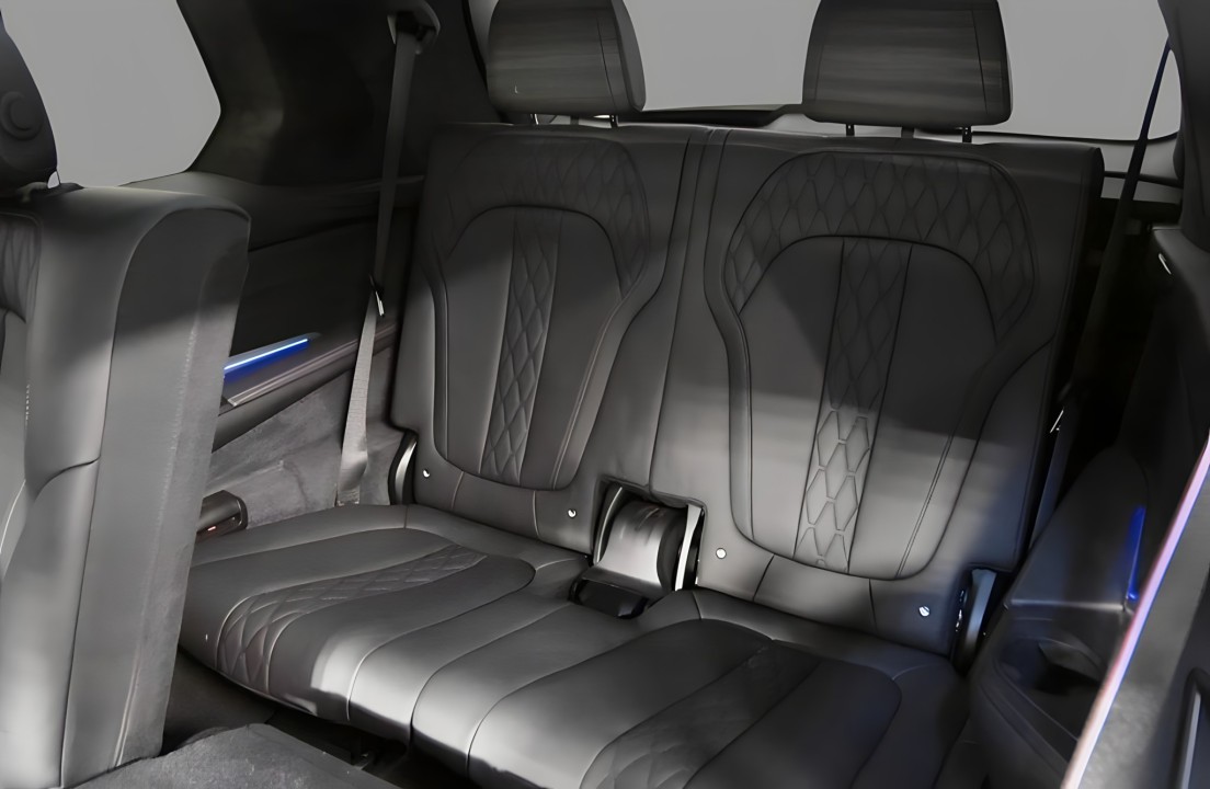 BMW X7 M60i - foto 9