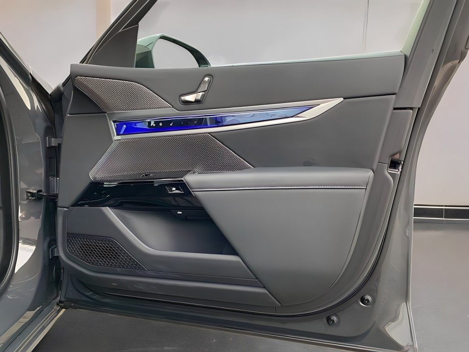 BMW Seria 7 740d xDrive M-Sport - foto 13