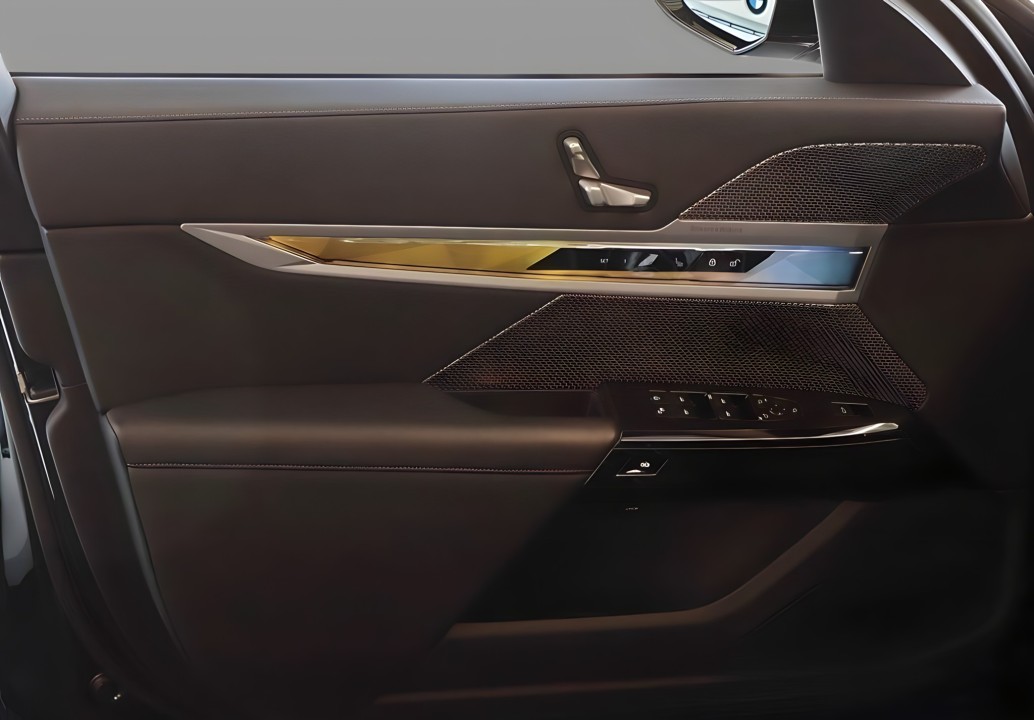 BMW Seria 7 740d xDrive - foto 12