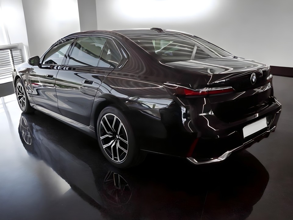 BMW Seria 7 740d xDrive (2)