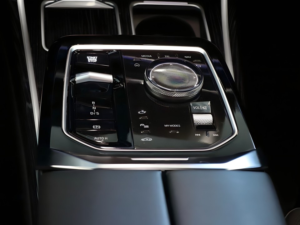 BMW Seria 7 740d xDrive - foto 11