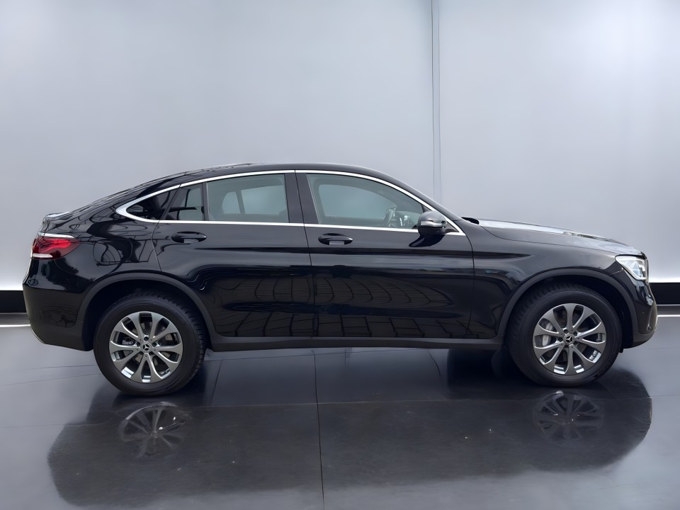 Mercedes-Benz GLC Coupe Mercedes-Benz GLC 300e 4MATIC (2)