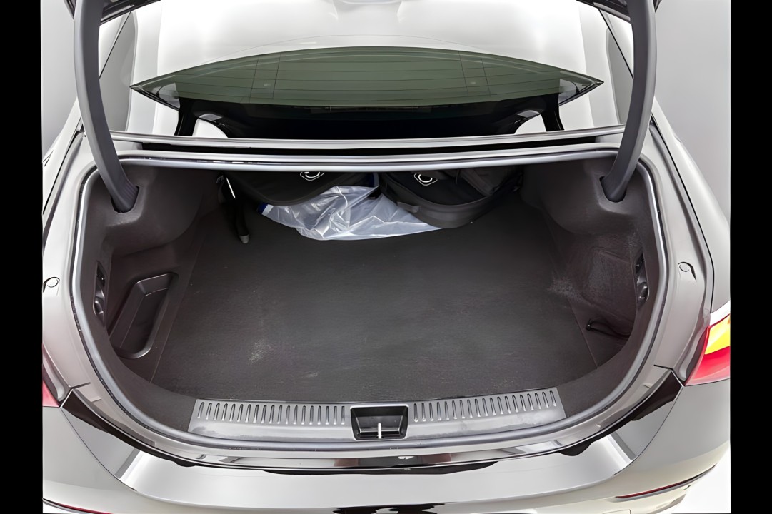 Mercedes-Benz E 300e - foto 26