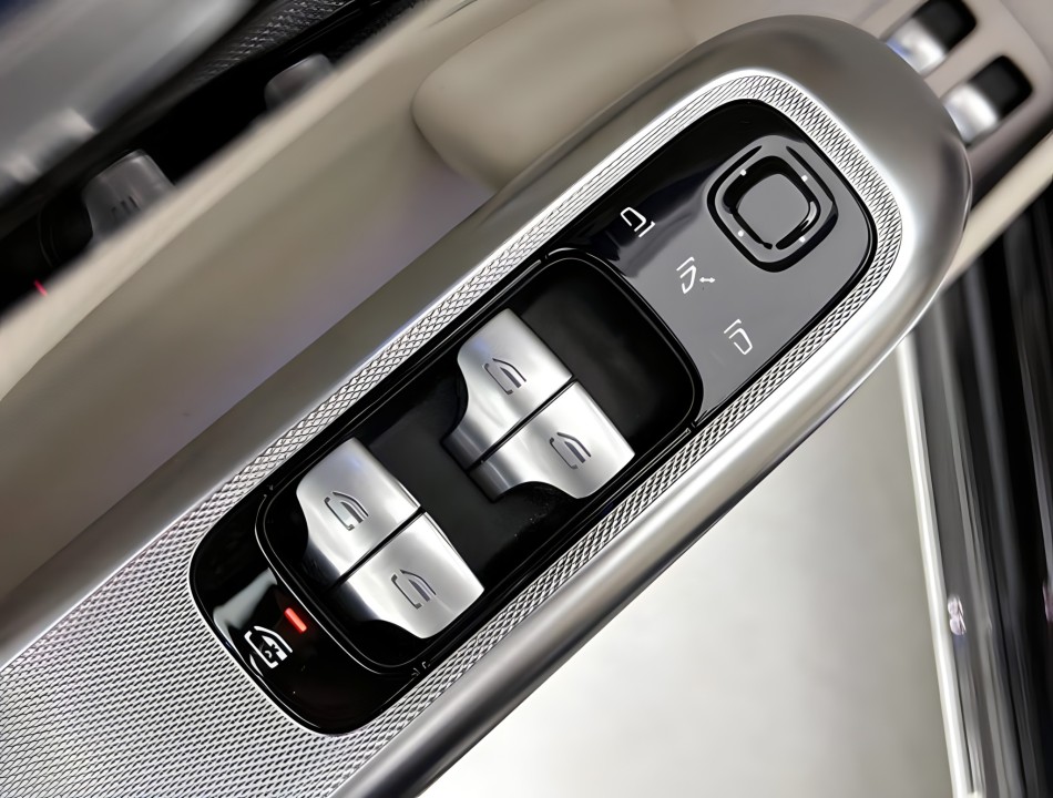 Mercedes-Benz E 300e - foto 20