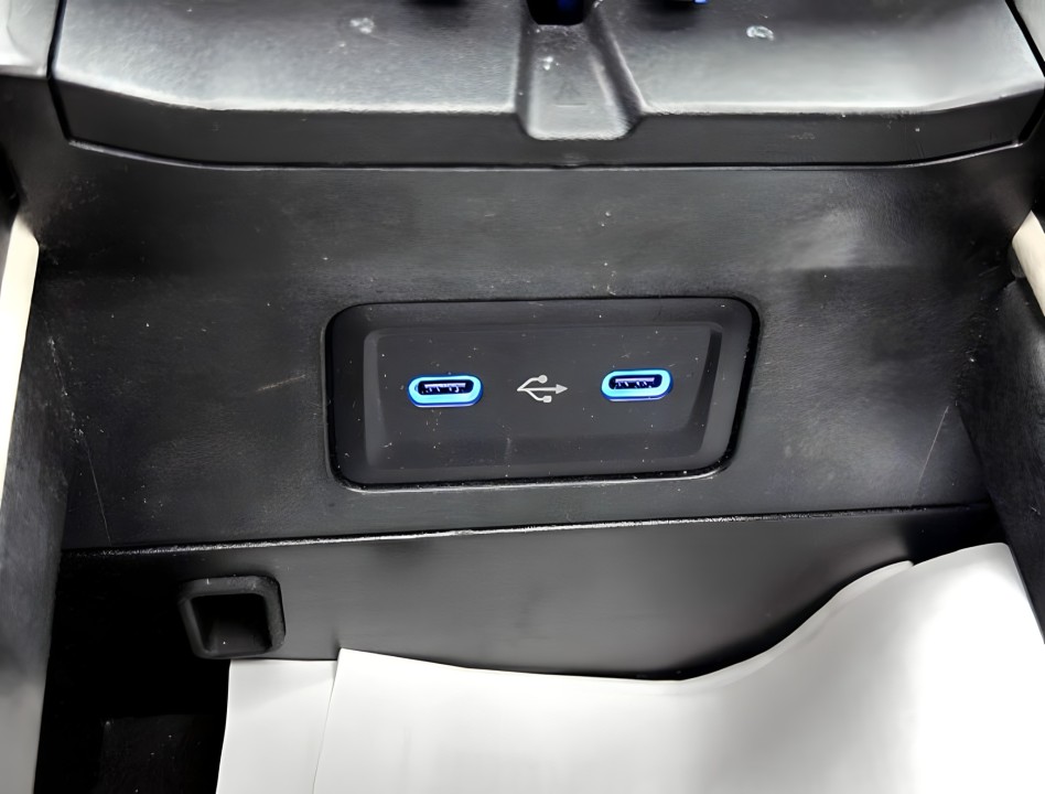 Mercedes-Benz E 300e - foto 18