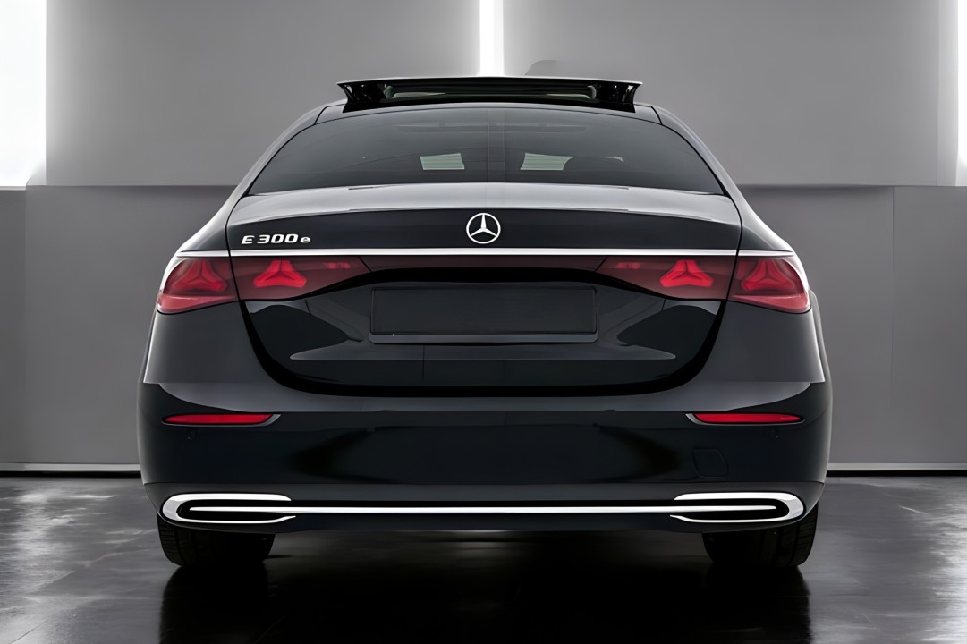 Mercedes-Benz E 300e (4)