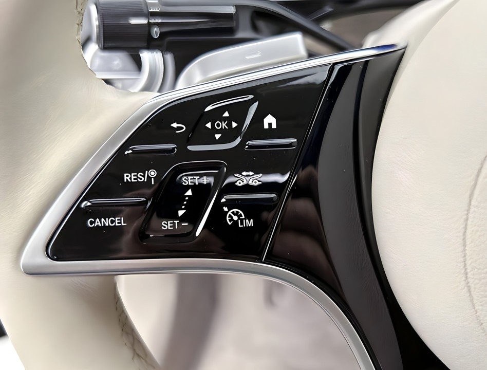 Mercedes-Benz E 300e - foto 17