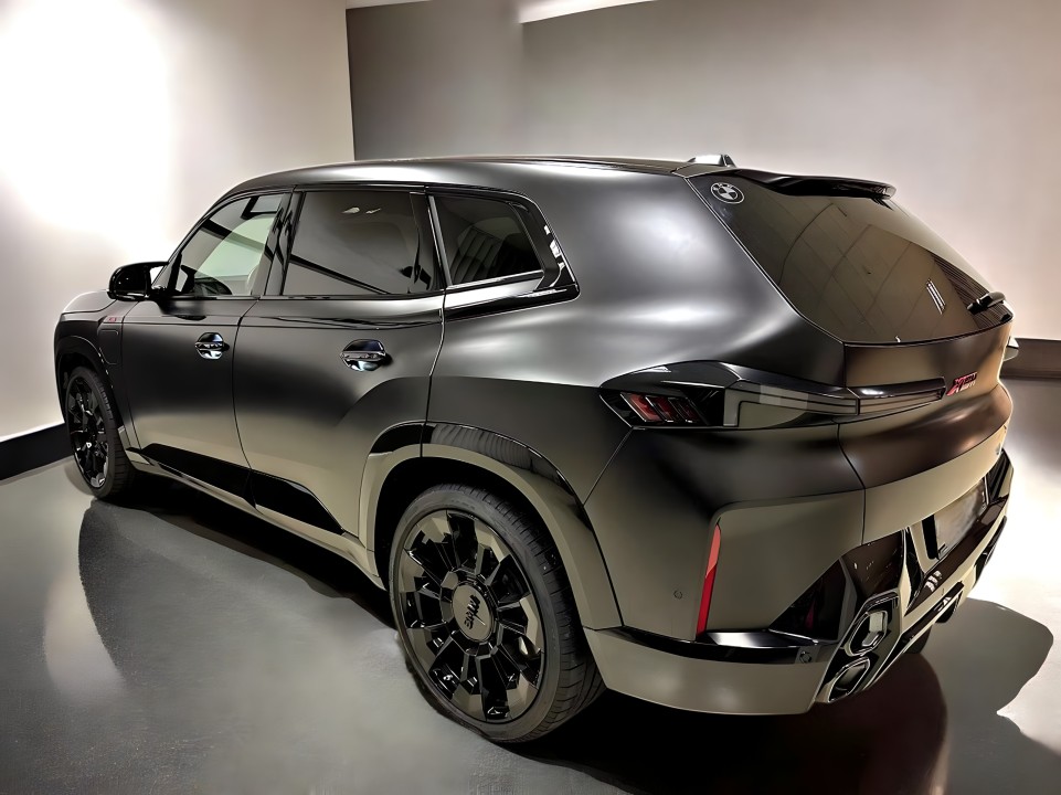 BMW XM Label Red (4)