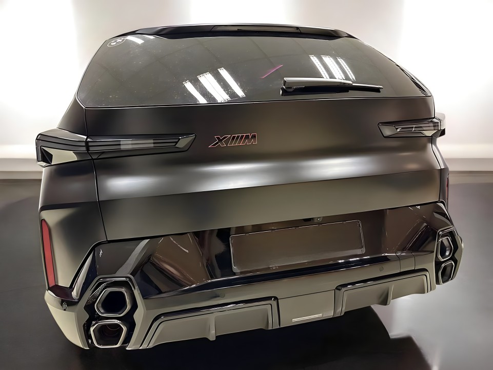 BMW XM Label Red (3)