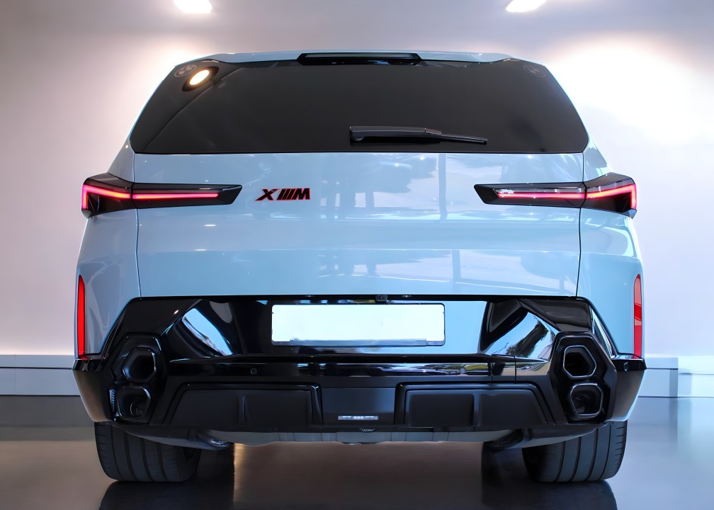 BMW XM Label Red (5)