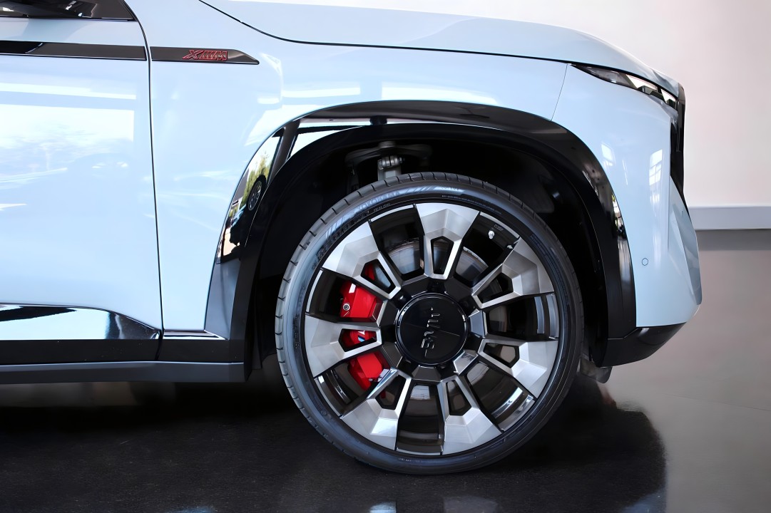 BMW XM Label Red - foto 39