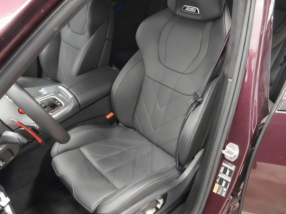 BMW XM Label Red (5)