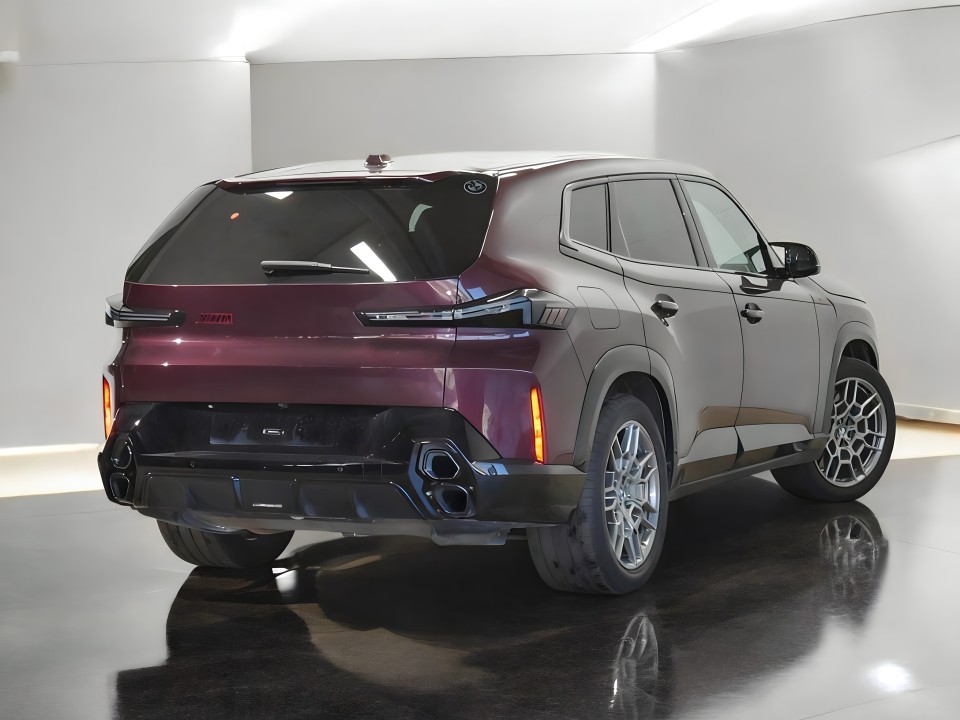 BMW XM Label Red (2)