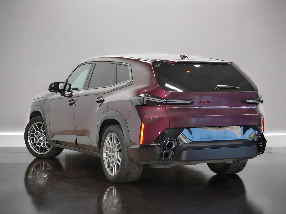 BMW XM Label Red (3)