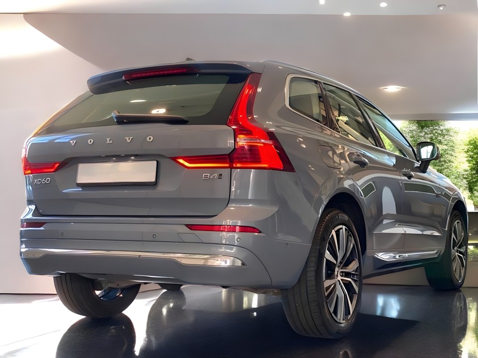 Volvo XC 60 B4 AWD Inscription (2)