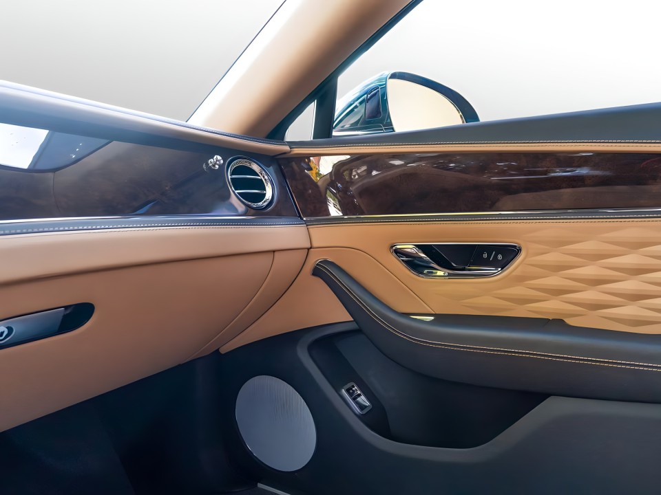 Bentley Flying Spur V8 - foto 18