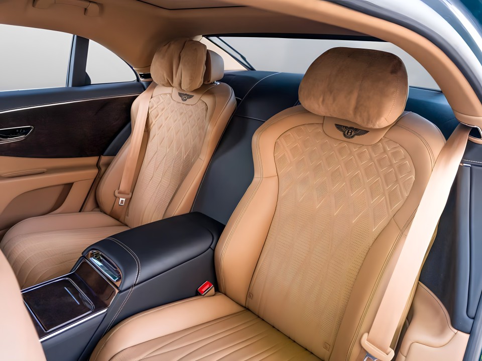 Bentley Flying Spur V8 - foto 12