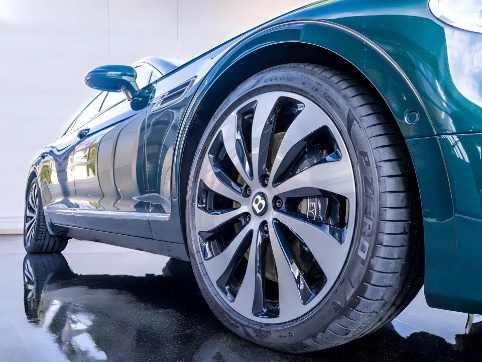 Bentley Flying Spur V8 - foto 26